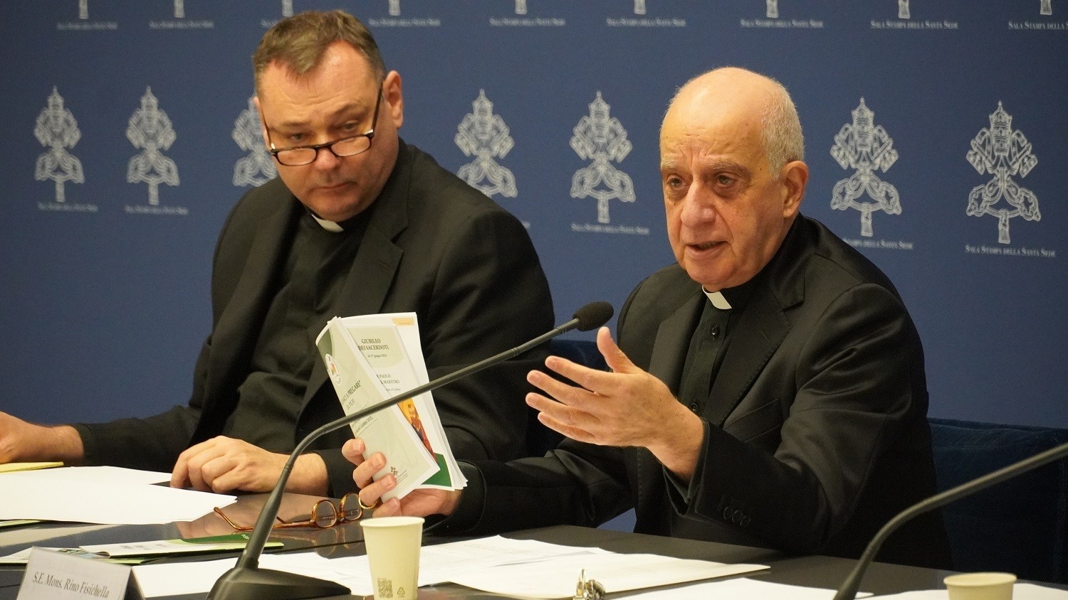 Mons. Fisichella a AgenSir: «El Año de la Oración para volver a poner a ...