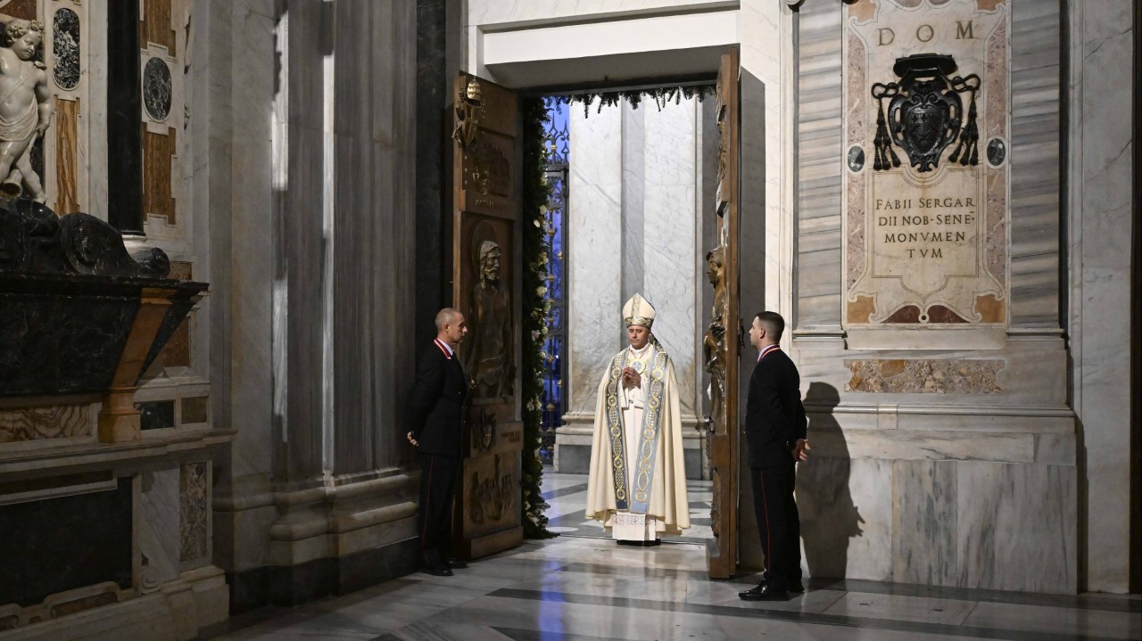 Giubileo, il Cardinale Makrickas apre la Porta Santa di Santa Maria Maggiore 